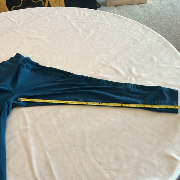 Rouched Athleta 7/8 tight with pockets - Picture 8 of 8